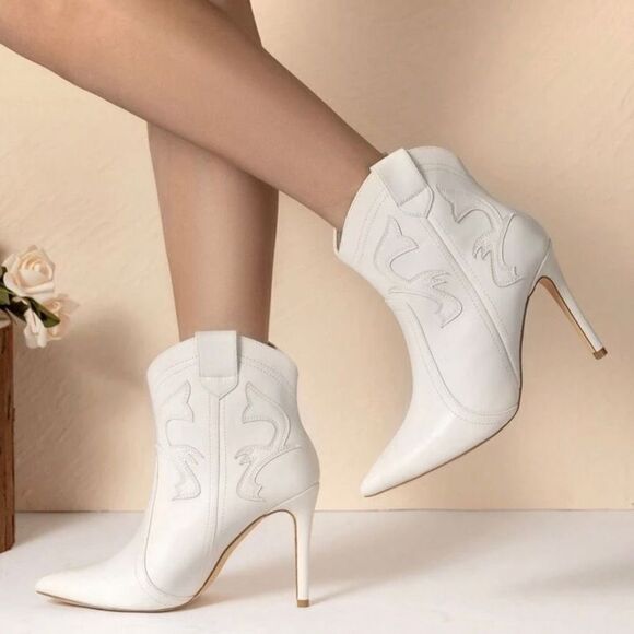 NWT BCBGENERATION 8 White/Ivory Sara Western Heeled Cowgirl Cowboy Ankle Booties - Picture 7 of 12